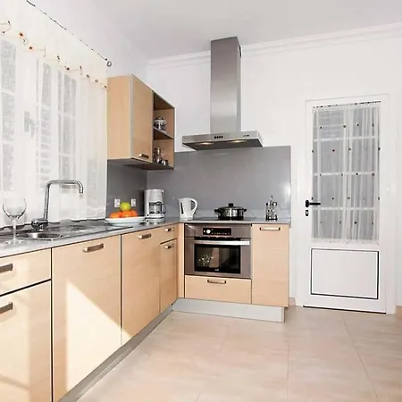 Femes, Charming 3 Bed In Playa Blanca Villa
